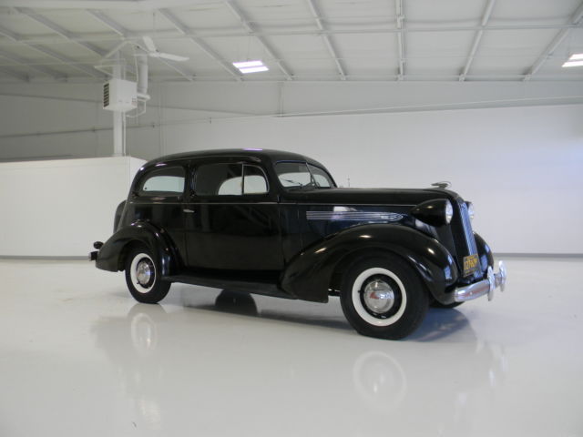 1938 Pontiac Chief 2 door Sedan
