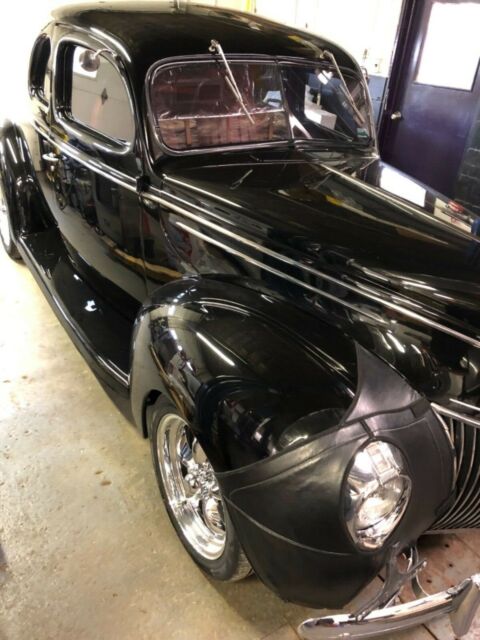 1939 Ford Deluxe Red - photo 4