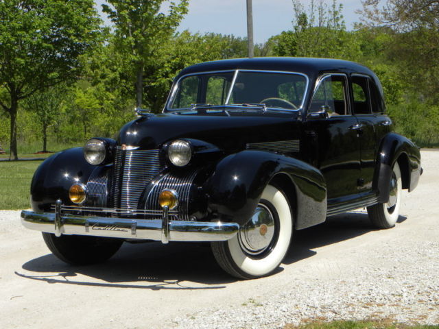 1939 Cadillac 60 Special Sedan - photo 2