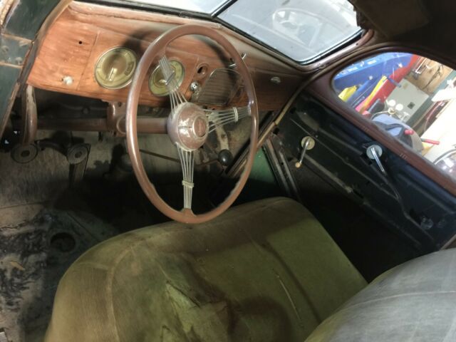 1939 Ford Sedan Deluxe - photo 5