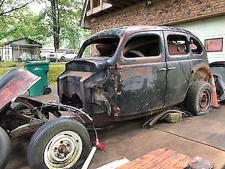 1939 Ford Sedan - photo 2