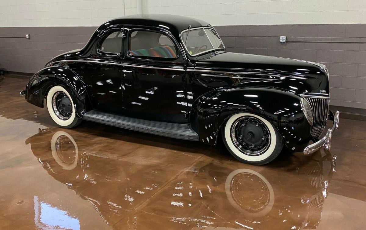 1939 Ford Deluxe - photo 2