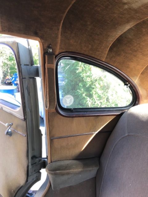 1939 Ford Deluxe 4 Door sedan - photo 13