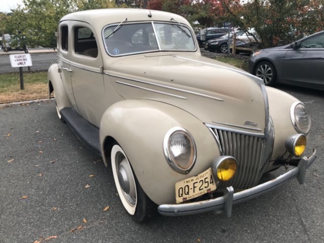 1939 Ford Deluxe 4 Door sedan - photo 2