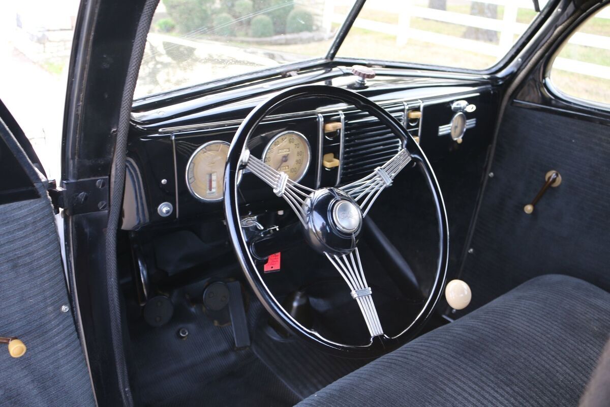 1939 Ford Business Coupe - photo 4
