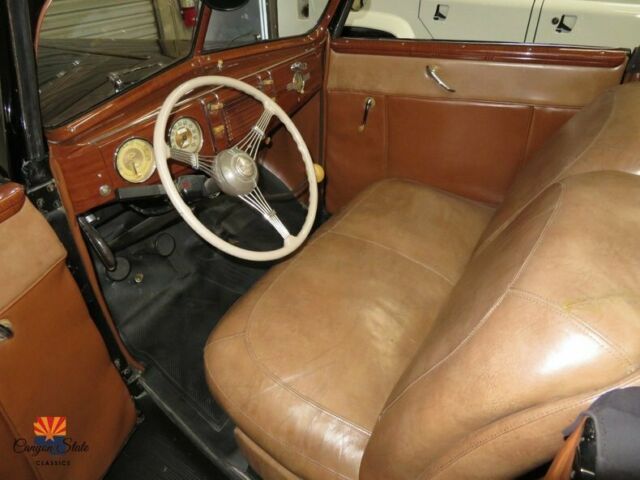 1939 Ford Deluxe Convertible w/ Rumble Seat - photo 2