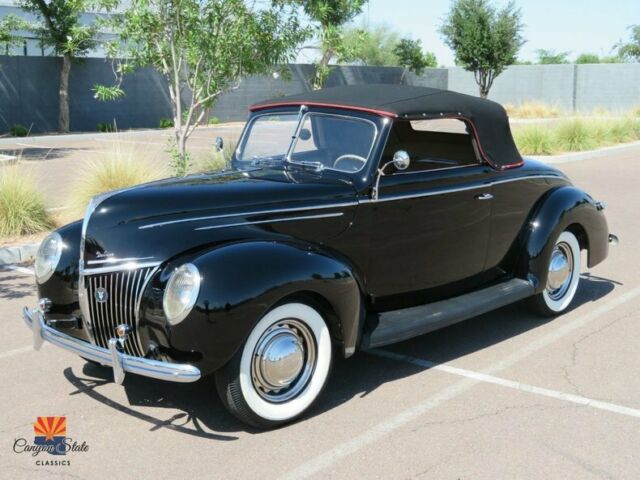 1939 Ford Deluxe Convertible w/ Rumble Seat - photo 4