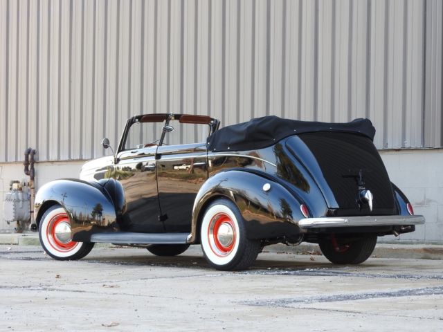 1939 Ford Deluxe Convertible Sedan - photo 3