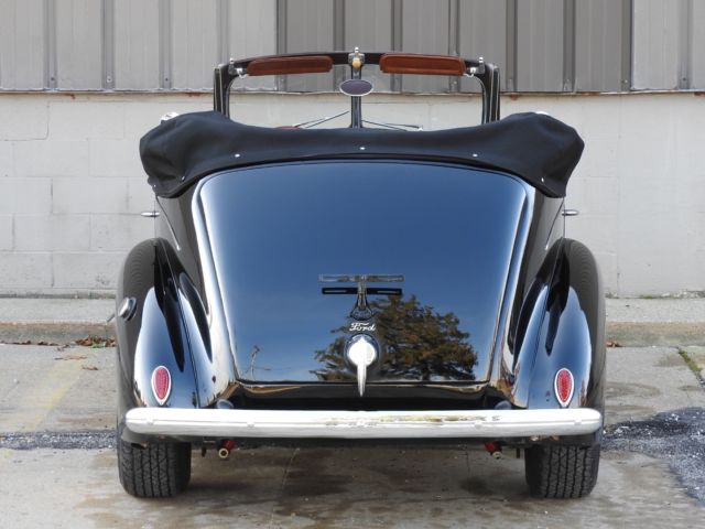 1939 Ford Deluxe Convertible Sedan - photo 4