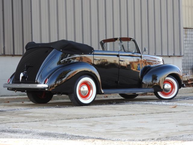 1939 Ford Deluxe Convertible Sedan - photo 5