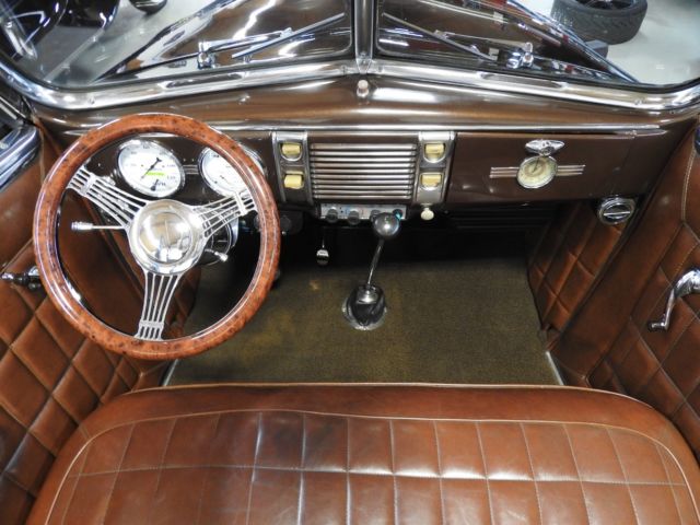1939 Ford Deluxe Convertible Sedan - photo 8