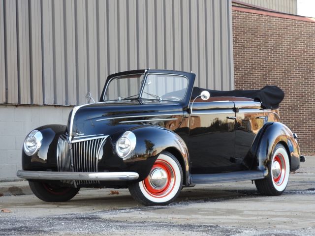1939 Ford Deluxe Convertible Sedan