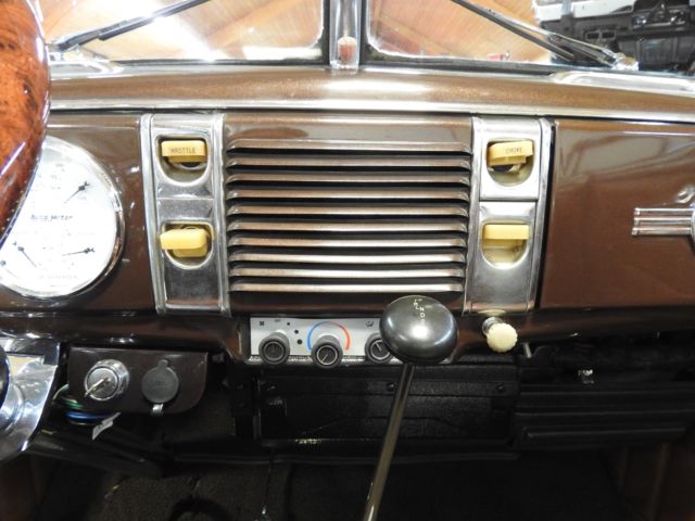 1939 Ford Deluxe Convertible Sedan - photo 11