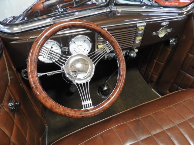 1939 Ford Deluxe Convertible Sedan - photo 9