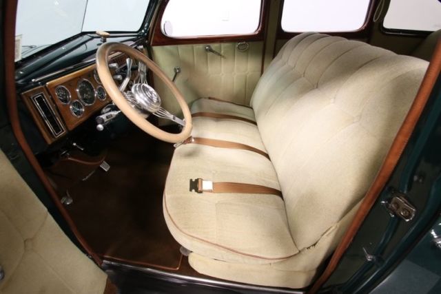 1939 Ford Deluxe Sedan - photo 5