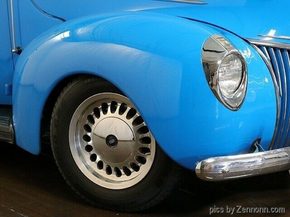 1939 Ford Deluxe Tudor Sedan - photo 3