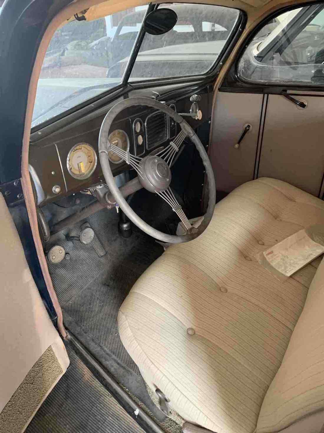 1939 Ford sedan - photo 4