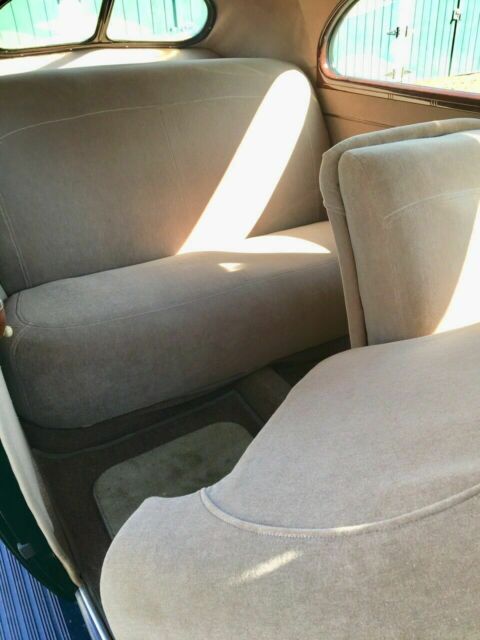 1939 Ford Tudor Deluxe Sedan Dartmouth Green - photo 6