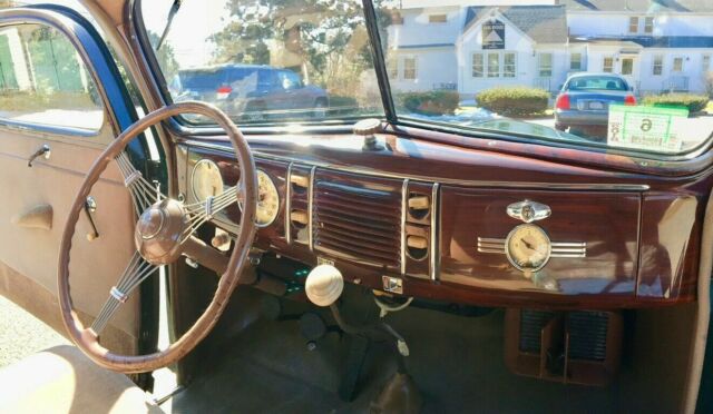 1939 Ford Tudor Deluxe Sedan Dartmouth Green - photo 9