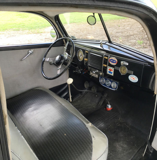 1939 Ford Deluxe Tudor Sedan - photo 8