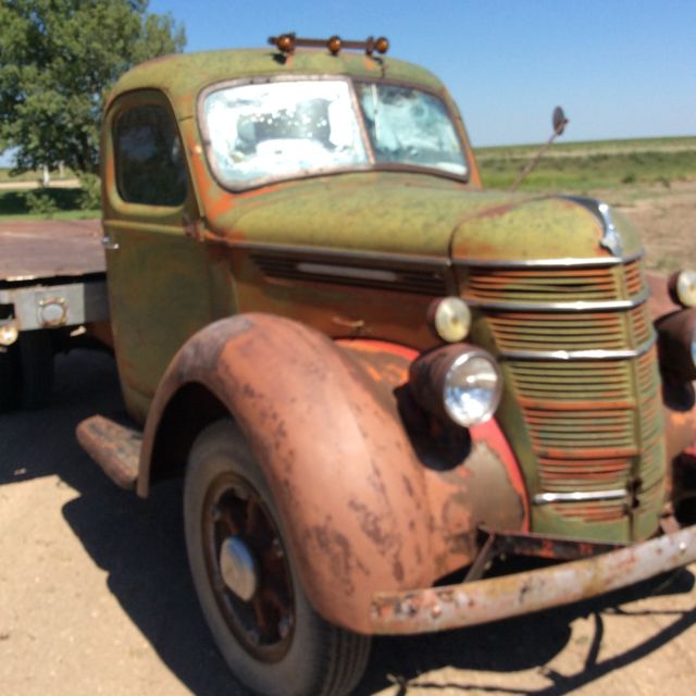 1939 International Harvester D 30 Flatbed - photo 5