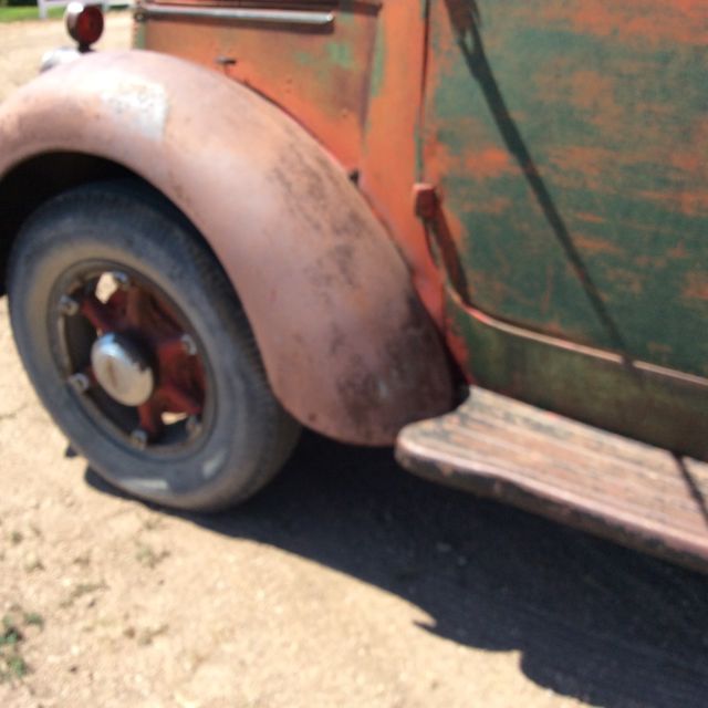 1939 International Harvester D 30 Flatbed - photo 9