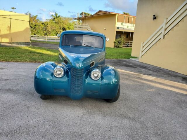 1939 Oldsmobile , sedan 4doors , V8, Automatic transmission , Green color. 1939 Oldsmobile Street Road