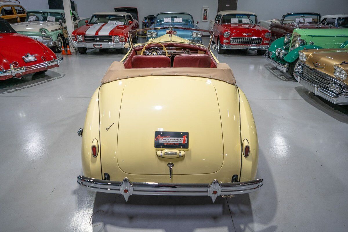 1939 Packard Series 1701 One-Twenty Darrin Convertible Sedan - photo 10
