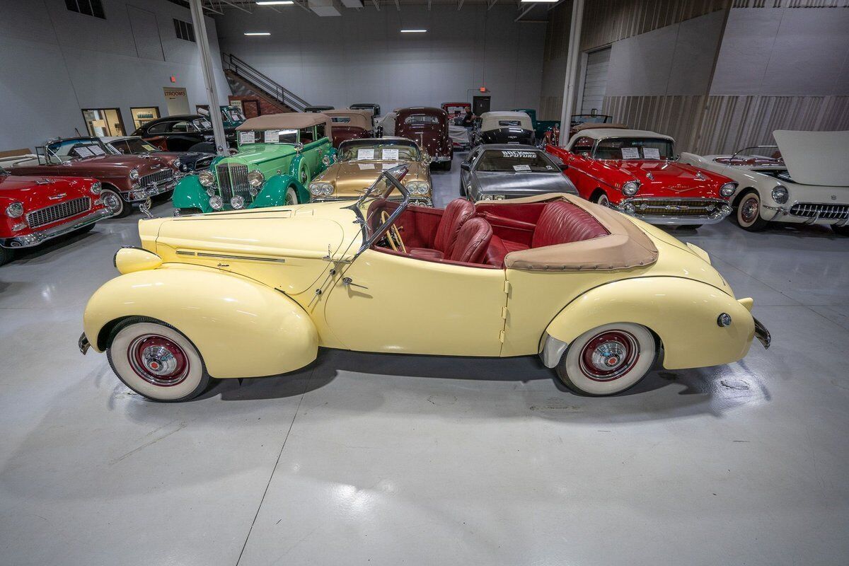 1939 Packard Series 1701 One-Twenty Darrin Convertible Sedan - photo 12