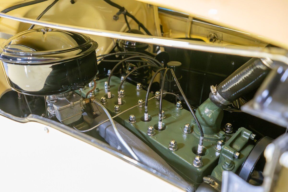1939 Packard Series 1701 One-Twenty Darrin Convertible Sedan - photo 3