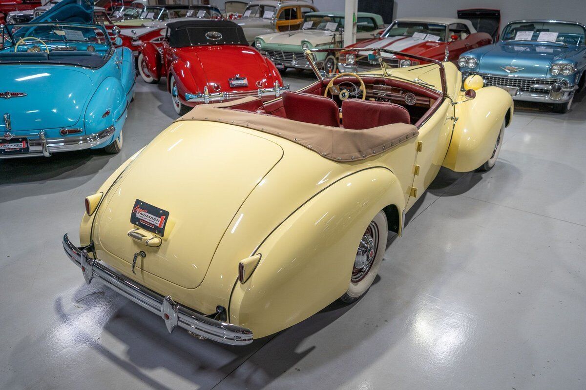 1939 Packard Series 1701 One-Twenty Darrin Convertible Sedan - photo 9