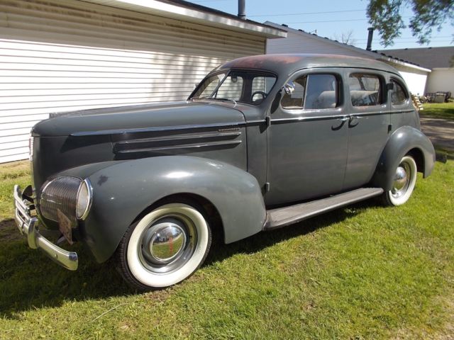 1939 Studebaker Commander Sedan - photo 2