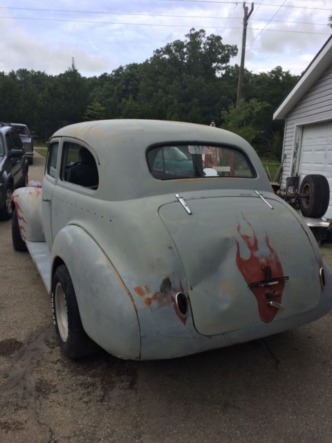 1940 Chevrolet Sedan - photo 2