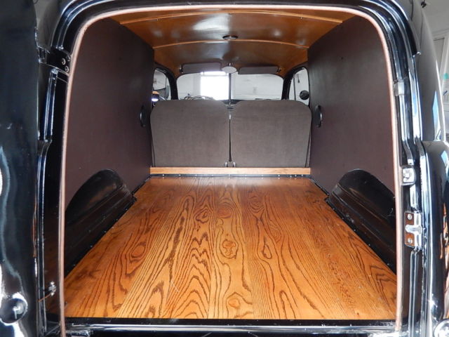 1940 Ford Deluxe Sedan Delivery - photo 4