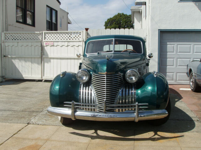 1940 Cadillac 60 Series 4 Door Sedan 1940 Cadillac Fleetwood chrome