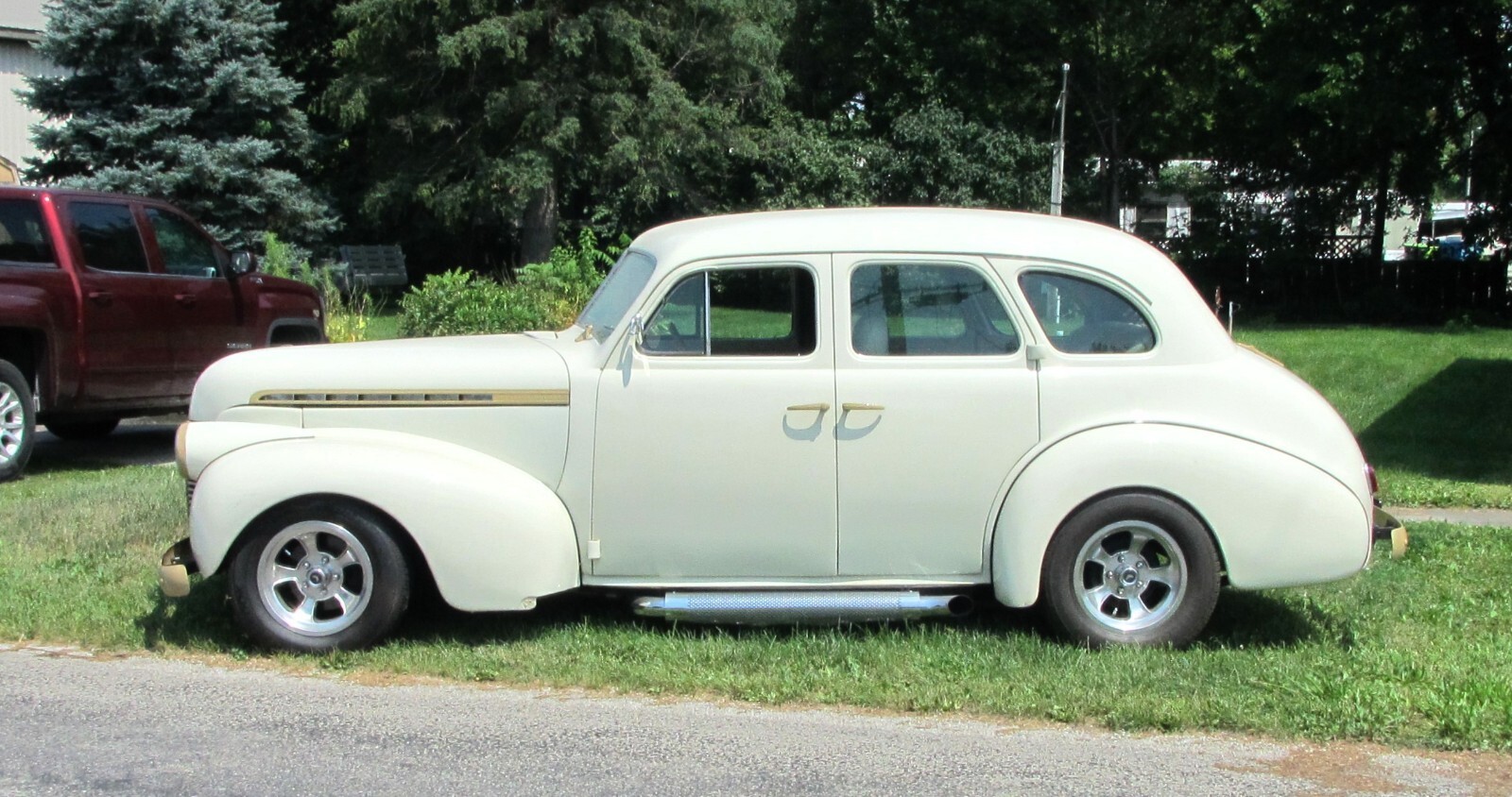 1940 Chevrolet Special Deluxe 4-door - photo 2