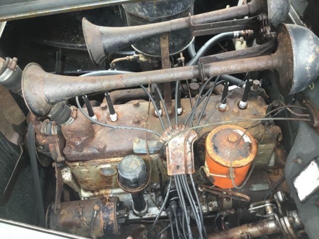 1940 Chrysler Windsor 4 door suicide Deluxe - photo 3