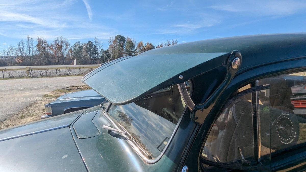 1940 Dodge D17 4-Door Sedan - photo 10