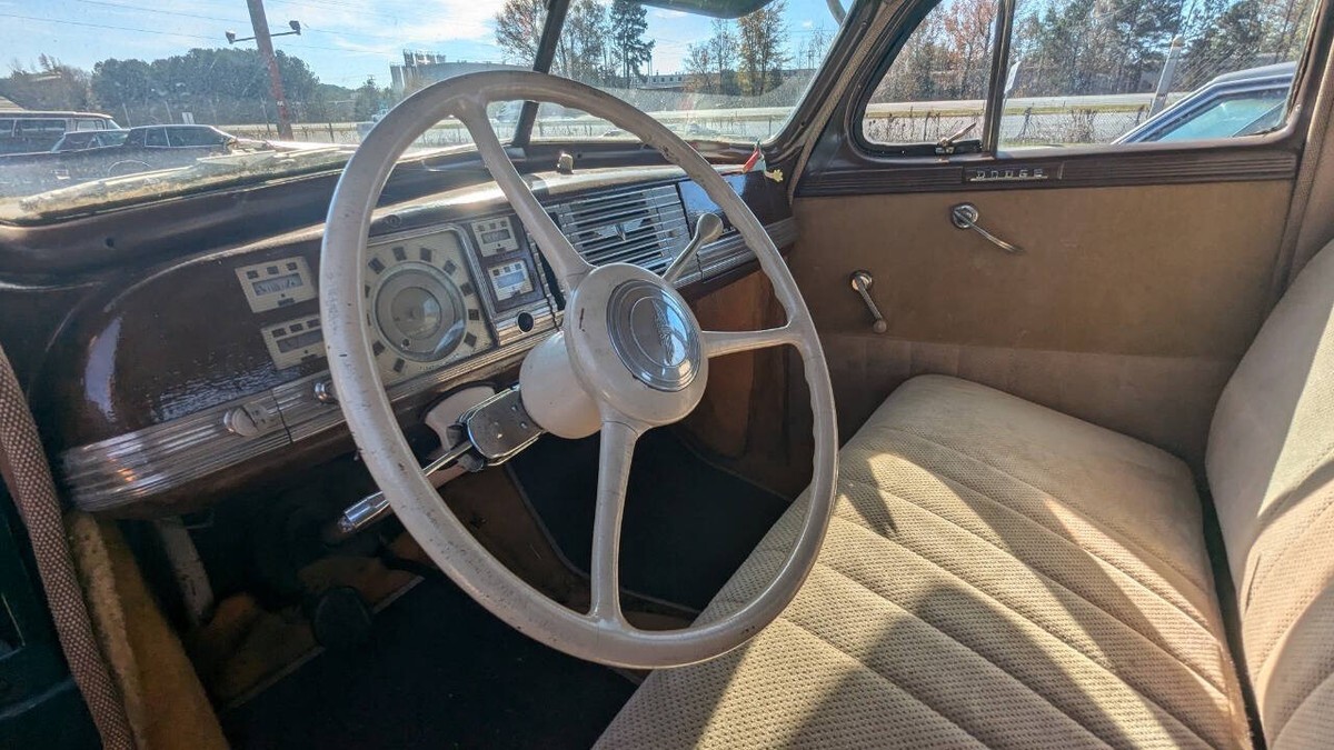 1940 Dodge D17 4-Door Sedan - photo 13