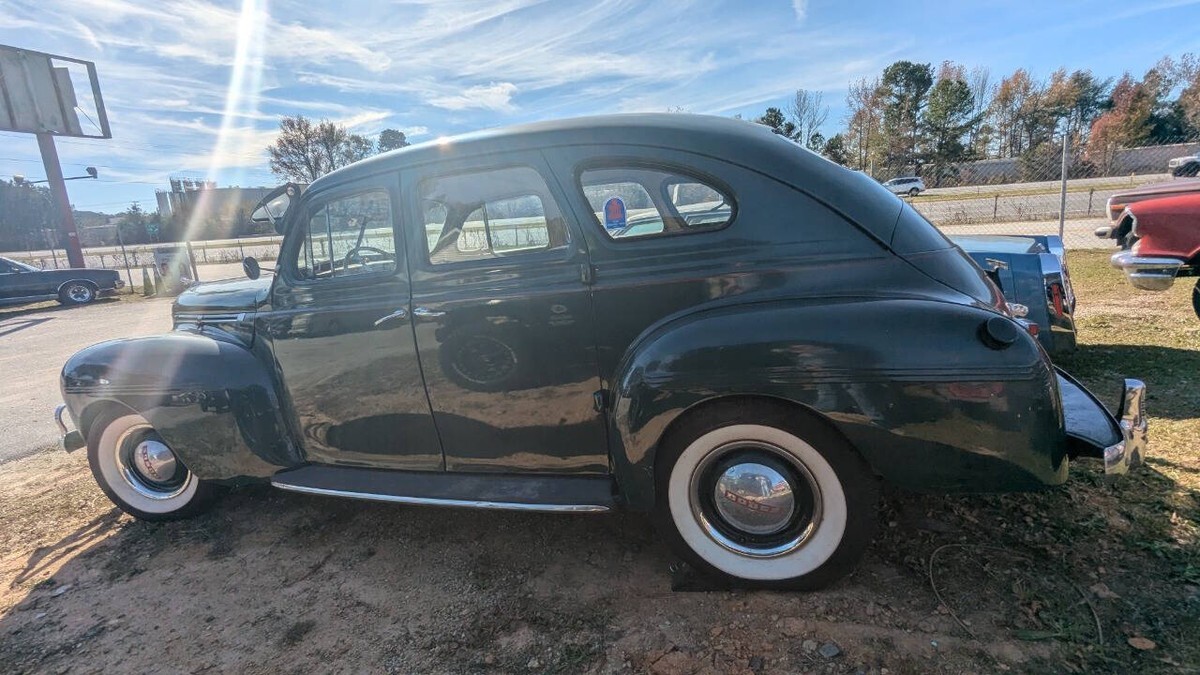 1940 Dodge D17 4-Door Sedan - photo 9
