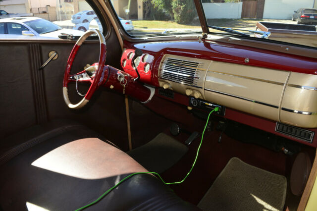 1940 Ford 2 DOOR TUDOR yes - photo 5