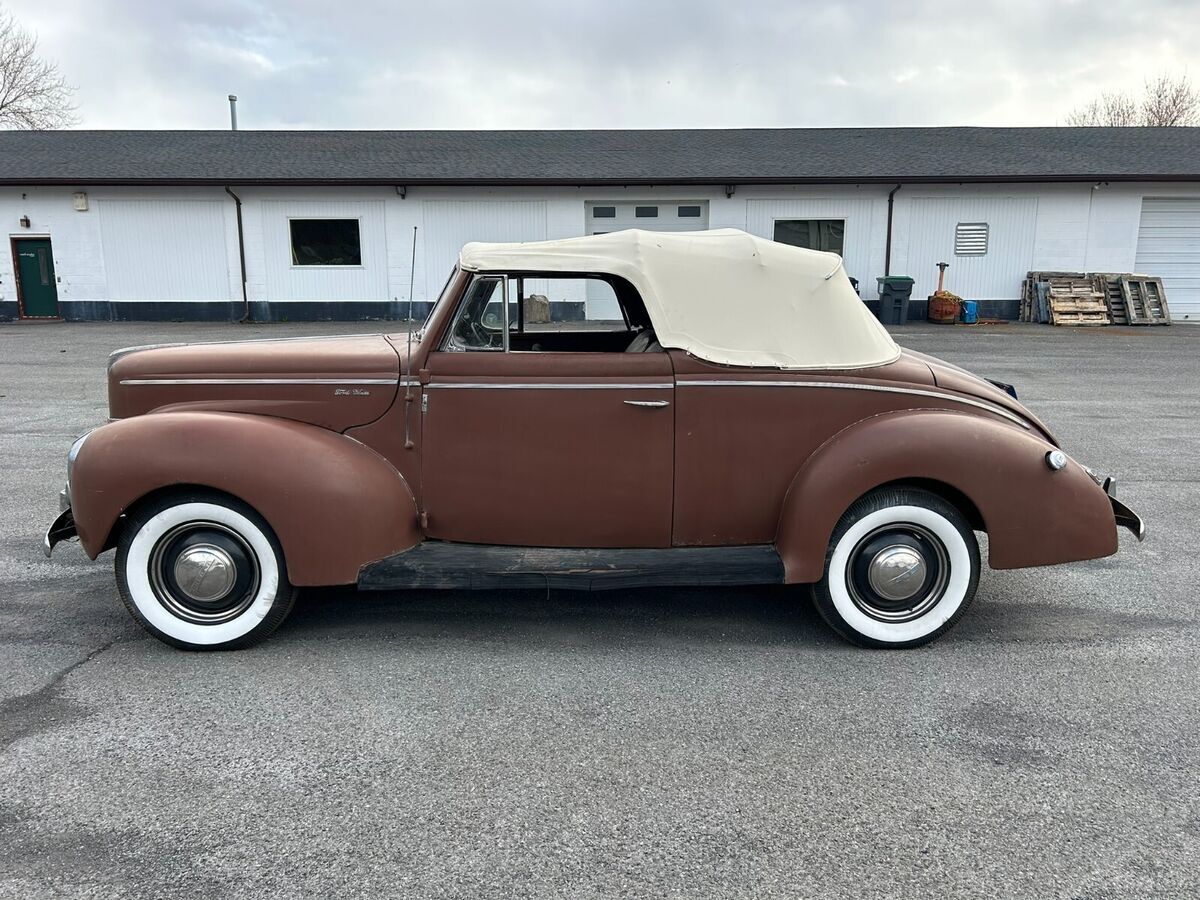 1940 Ford Deluxe Convertible - photo 2