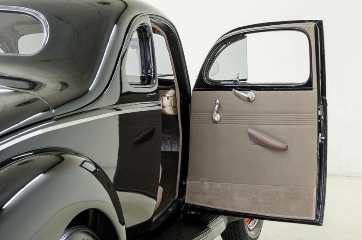 1940 Ford Deluxe - photo 11