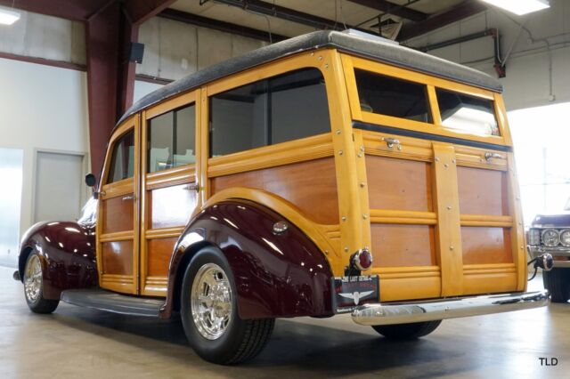 1940 Ford Deluxe Woody Wagon - photo 11