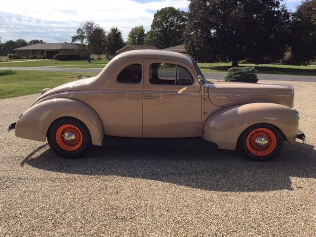 1940 Ford Deluxe Coupe - photo 2