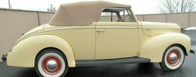 1940 Ford Deluxe CONVERTIBLE - photo 2