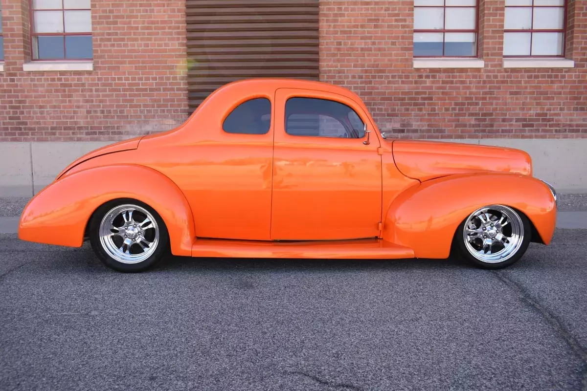 1940 Ford Deluxe Coupe Hot Rod V-8 Showstopper 1940 Ford Deluxe