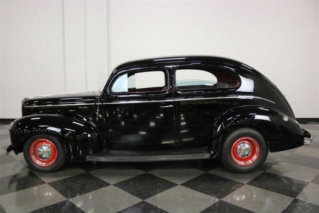 1940 Ford Deluxe Sedan - photo 2