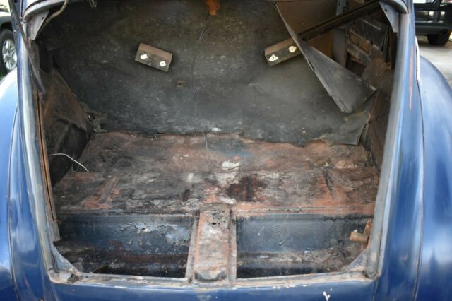 1940 Ford Tudor Deluxe - photo 2