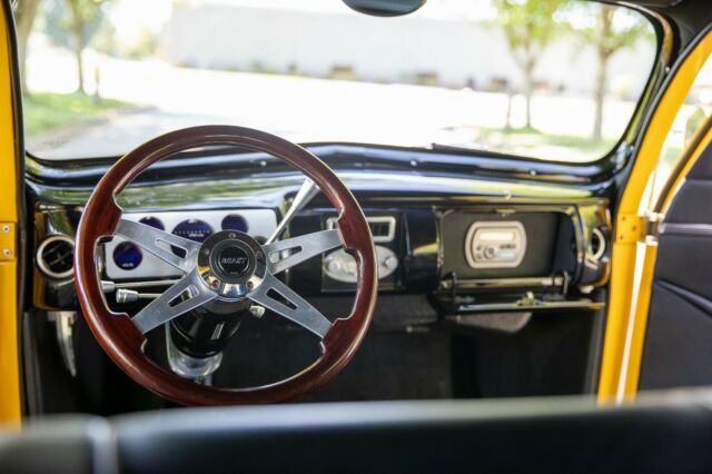 1940 Ford TUDOR RESTOMOD LS1 4L60E 1,840 MILES $120K BUILD - photo 9